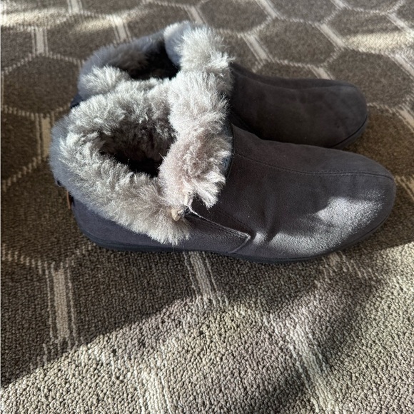 Overland Gray Women's Fur-Lined Slippers | Rubber Sole For Outdoors - Picture 7 of 8